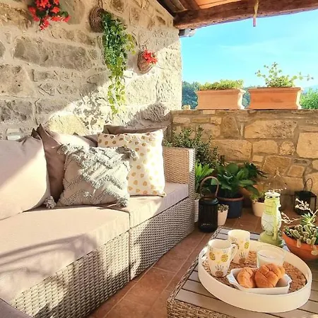 In The Smallest Town In The World 3* Hum