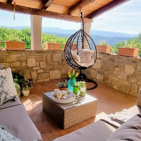 Gostinjska kuća Apartment In The Smallest Town In The World Hum Hum